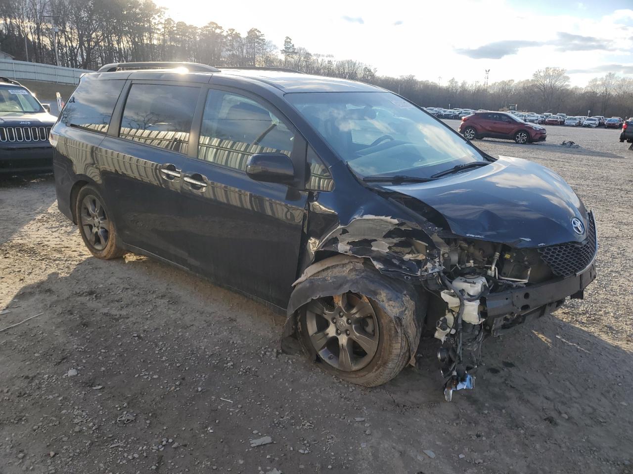 2015 Toyota Sienna - Image 4