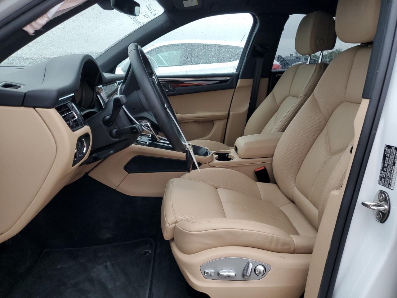 2024 Porsche Macan - Image 7