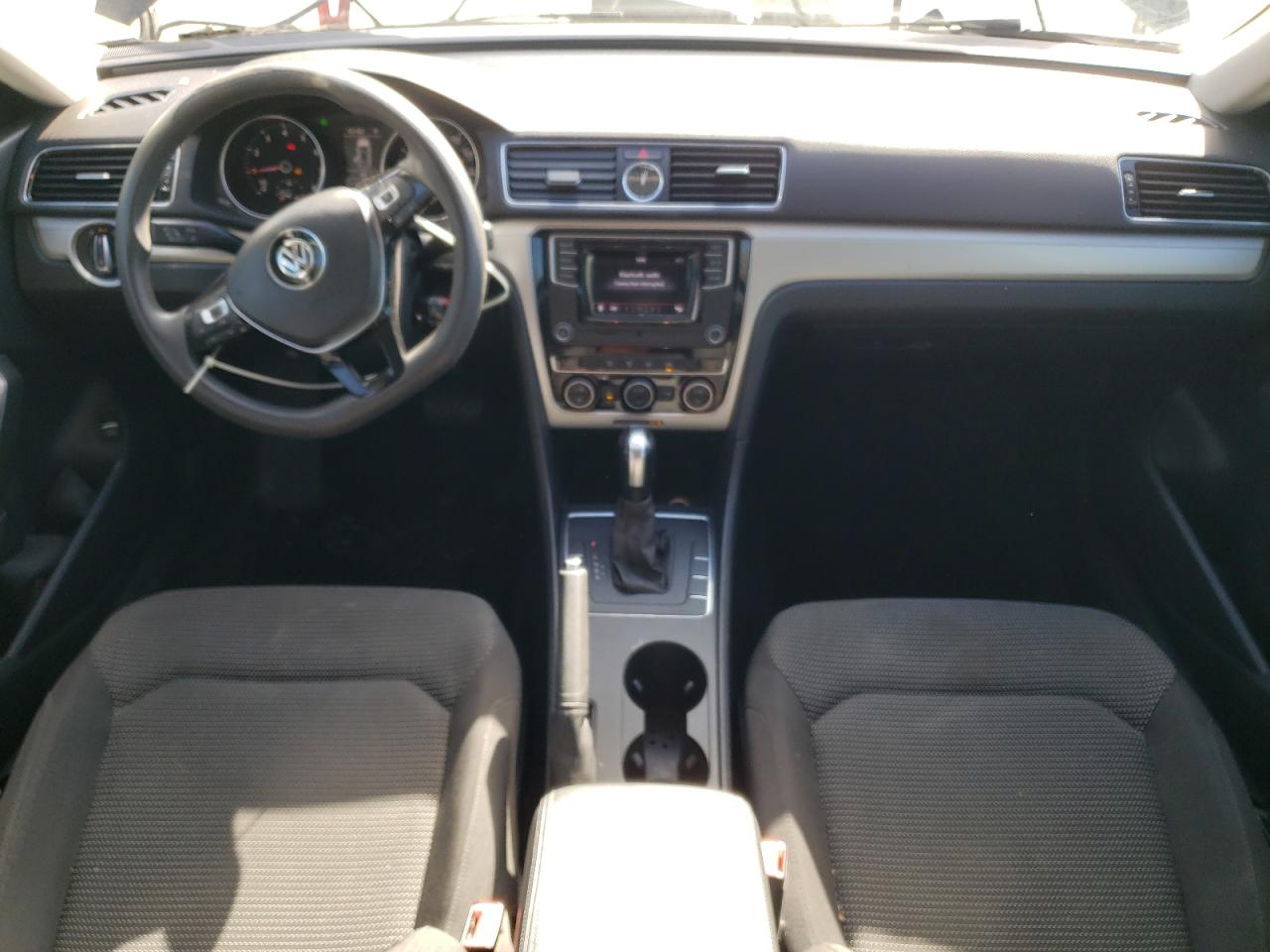 2016 Volkswagen Passat - Image 8