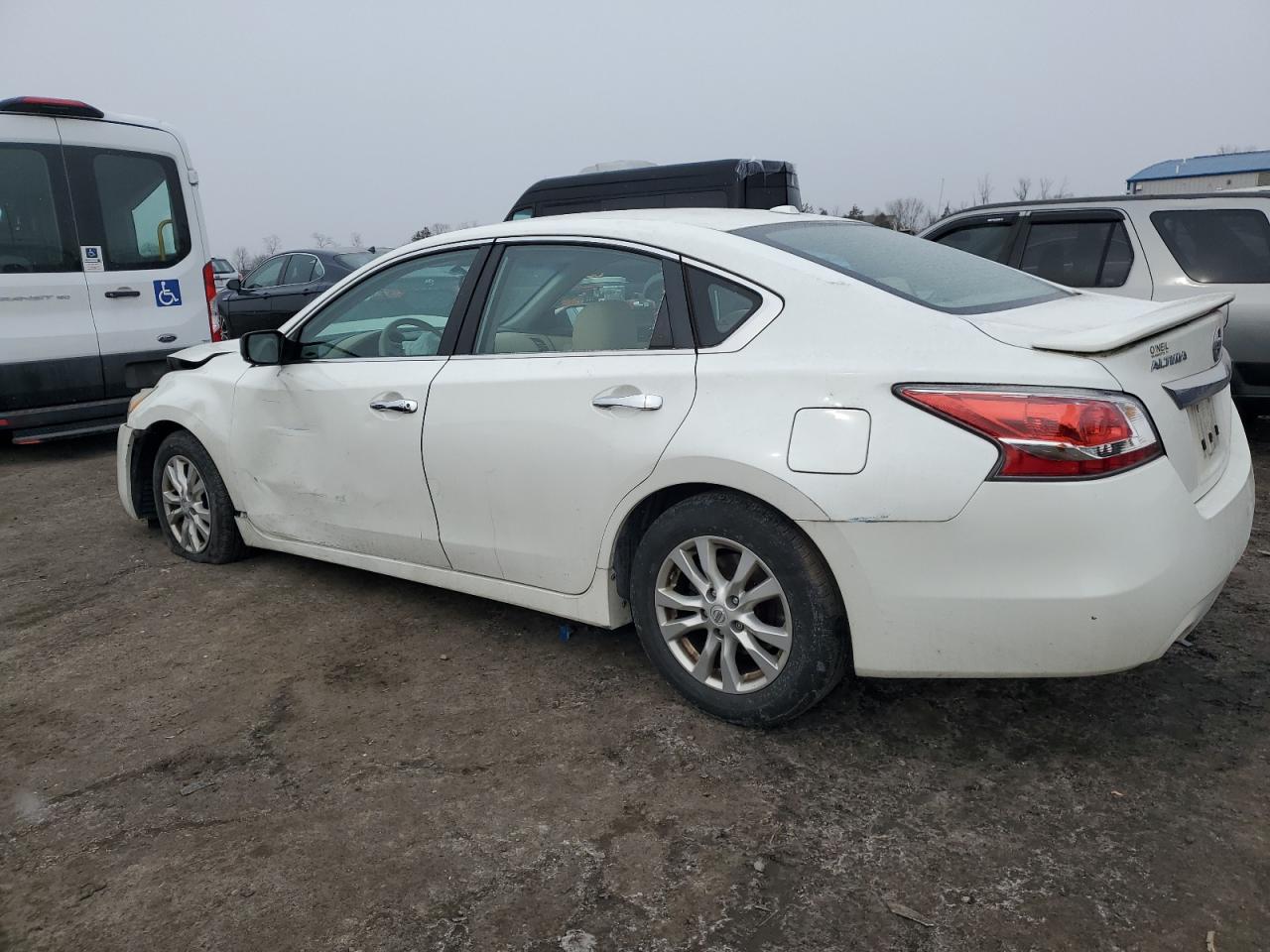 2015 Nissan Altima - Image 2