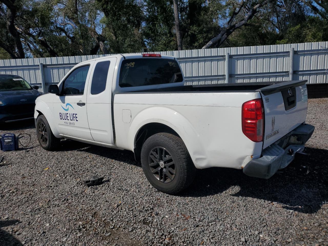 2015 Nissan Navara (Frontier) - Image 2