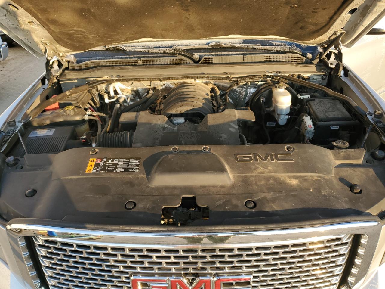 2017 GMC Yukon - Image 12