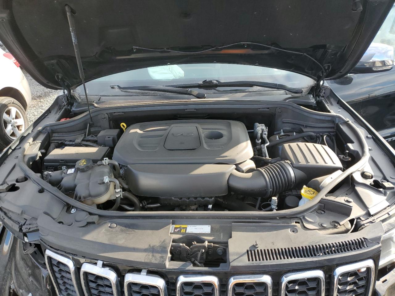 2020 Jeep Grand Cherokee - Image 12