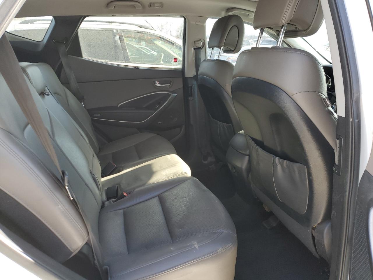 2017 Hyundai Santa Fe - Image 11