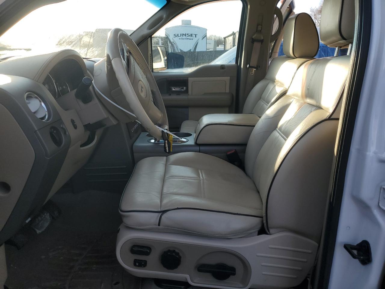 2006 Lincoln Mark LT - Image 7