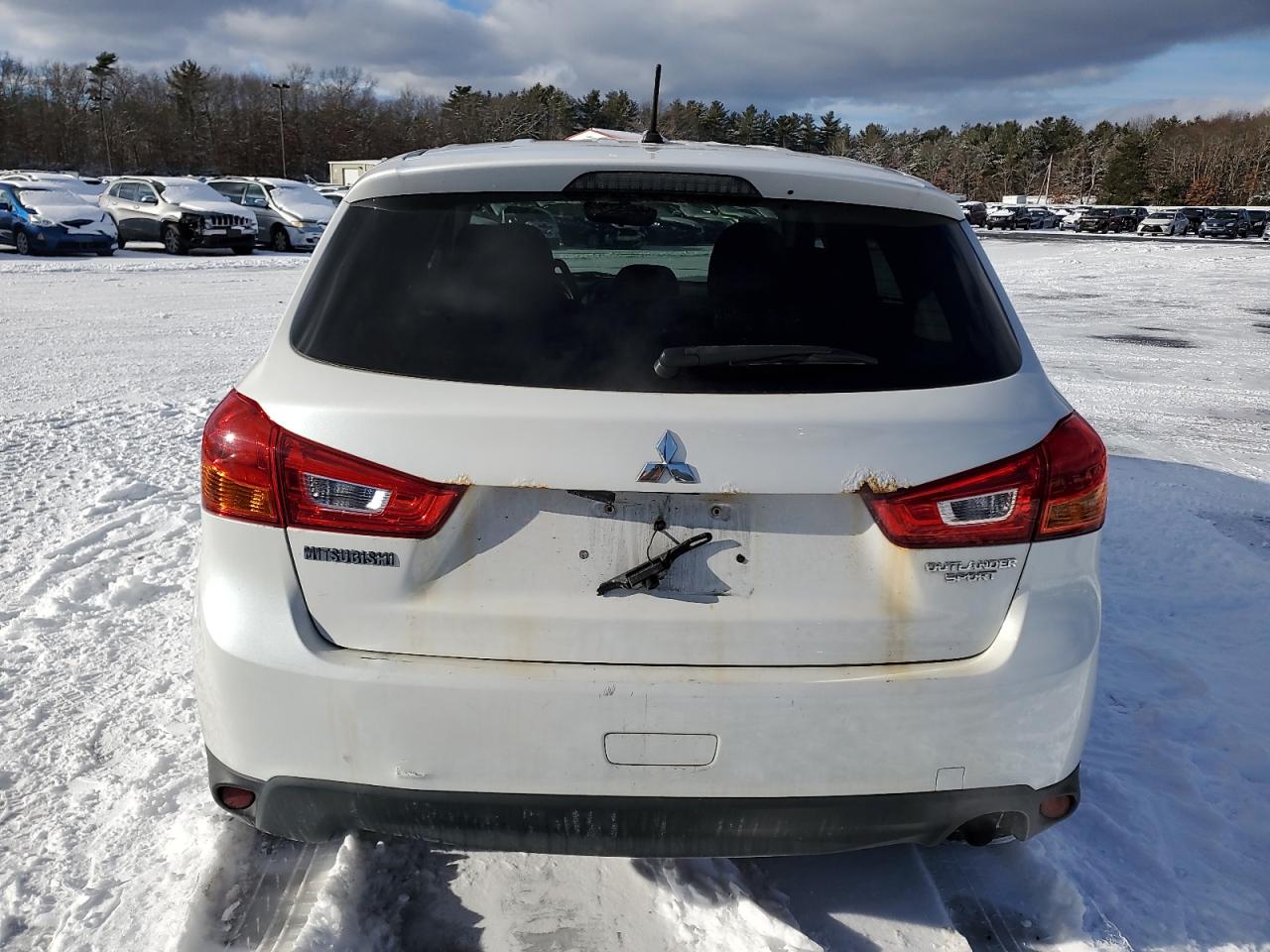 2014 Mitsubishi Outlander - Image 6