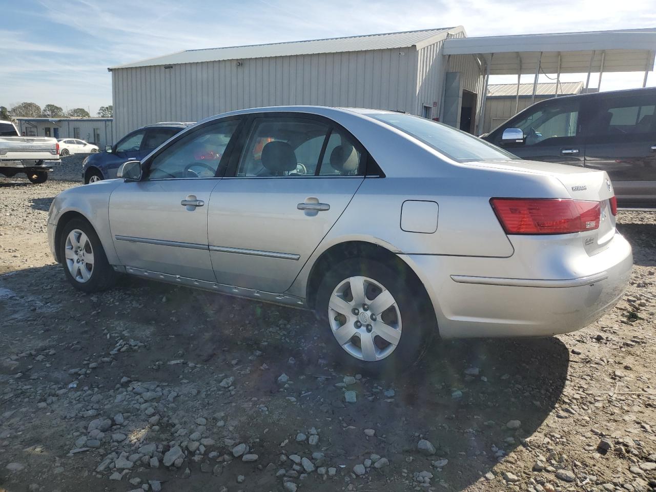 2009 Hyundai Sonata - Image 2