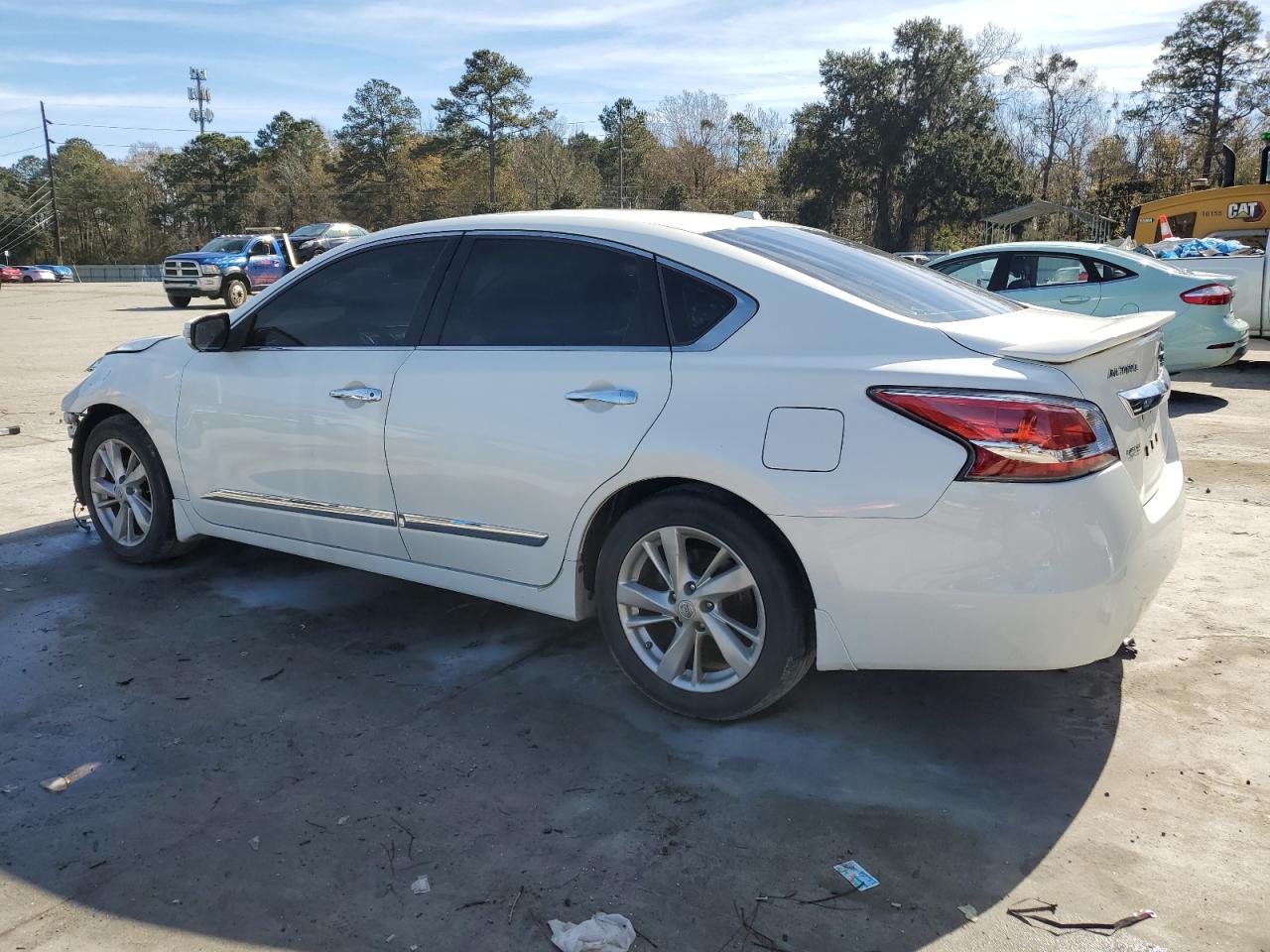 2015 Nissan Altima - Image 2