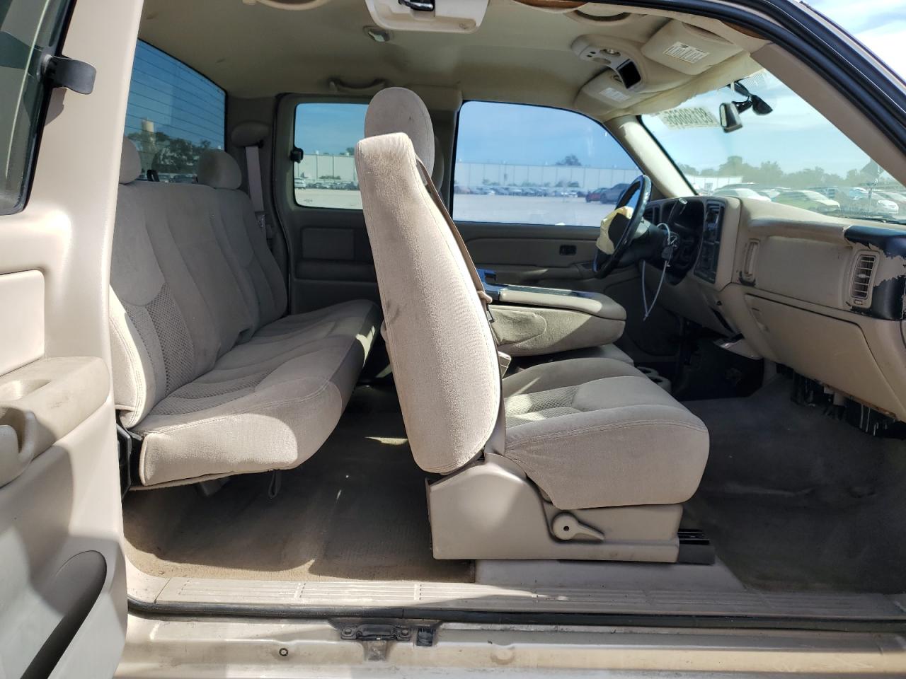 2004 Chevrolet Silverado - Image 10