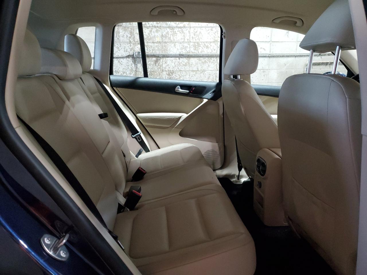 2016 Volkswagen Tiguan - Image 11