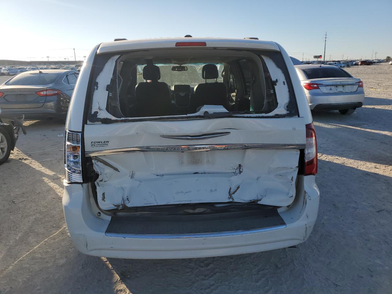 2013 Chrysler Town & Country - Image 6