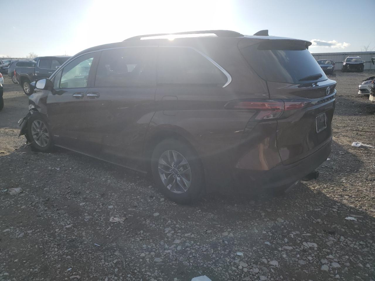 2021 Toyota Sienna - Image 2