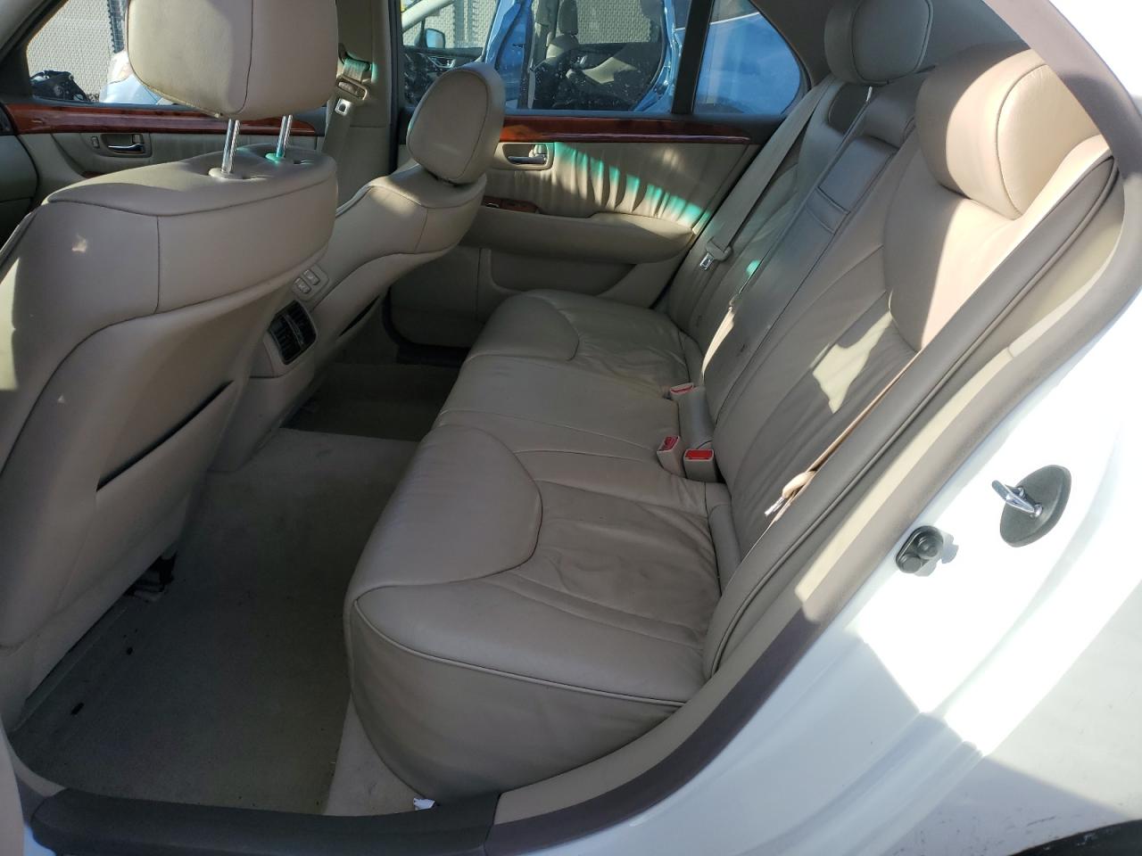 2001 Lexus LS - Image 11