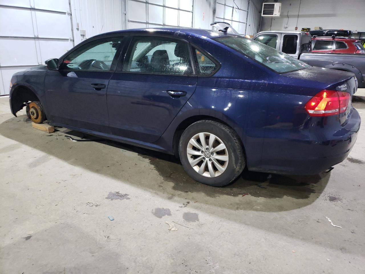 2014 Volkswagen Passat - Image 2