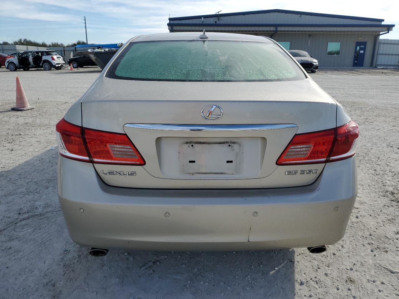 2010 Lexus ES - Image 6