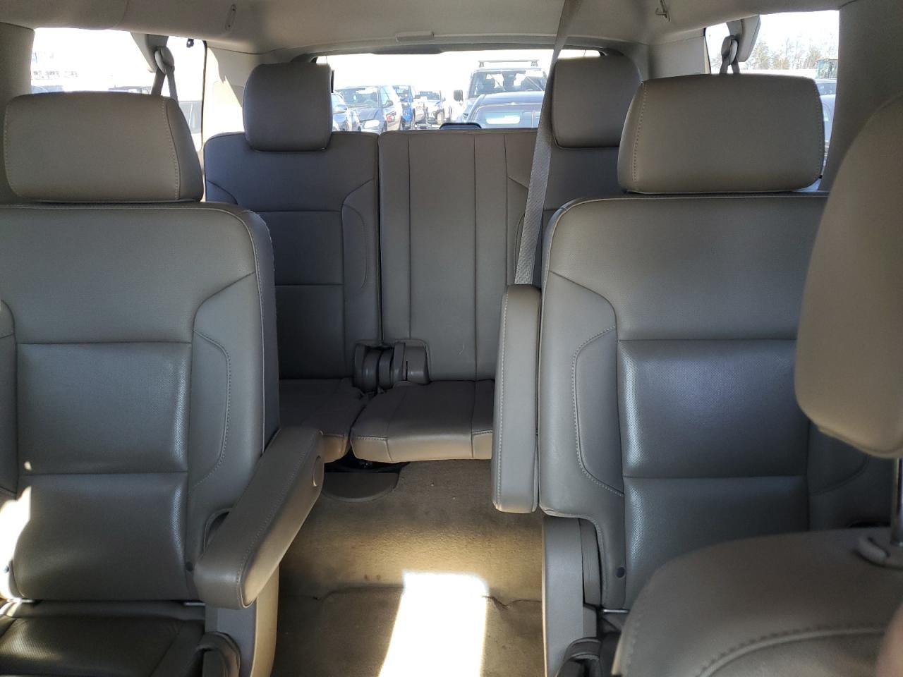 2015 Chevrolet Suburban - Image 10