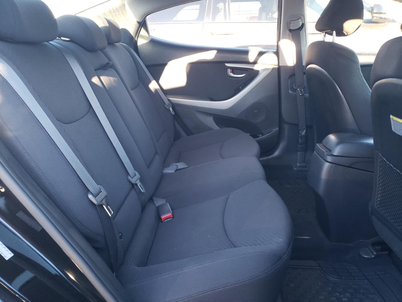 2015 Hyundai Elantra - Image 10