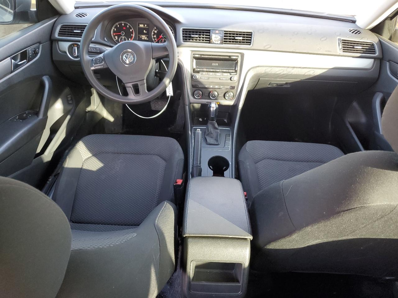 2014 Volkswagen Passat - Image 8
