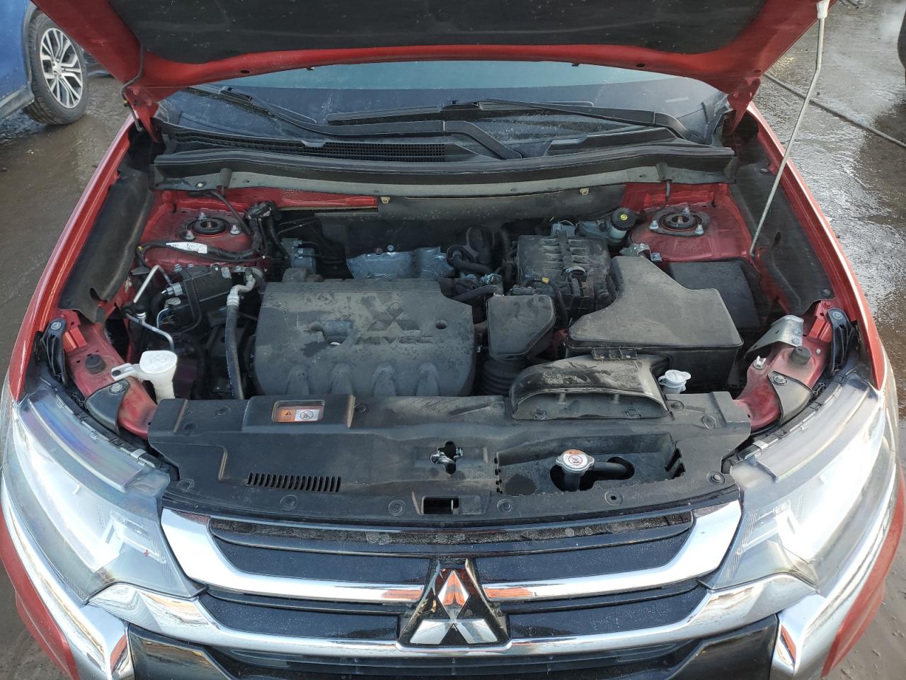2018 Mitsubishi Outlander - Image 12