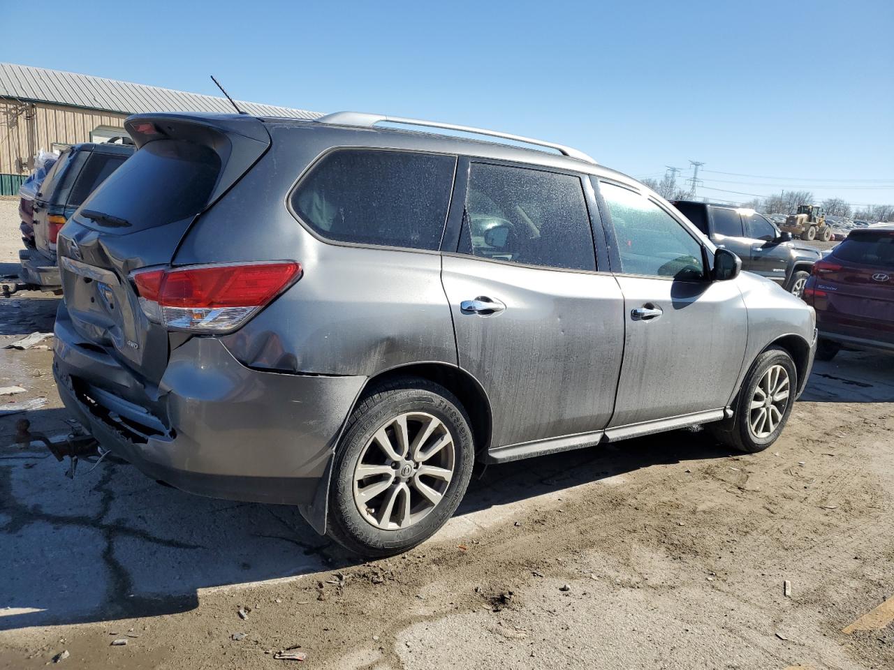 2016 Nissan Pathfinder - Image 3