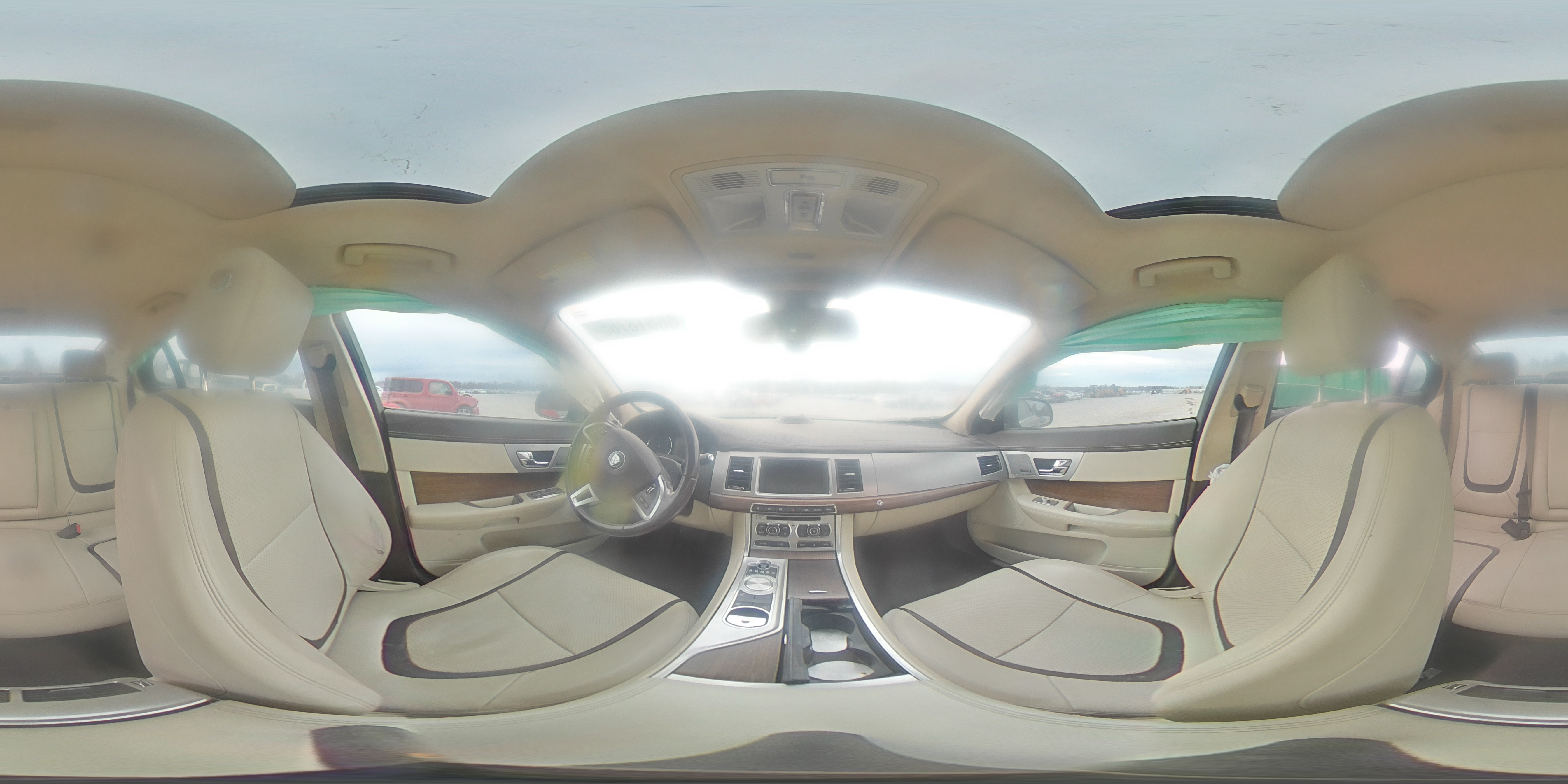 2015 Jaguar XF - Image 13
