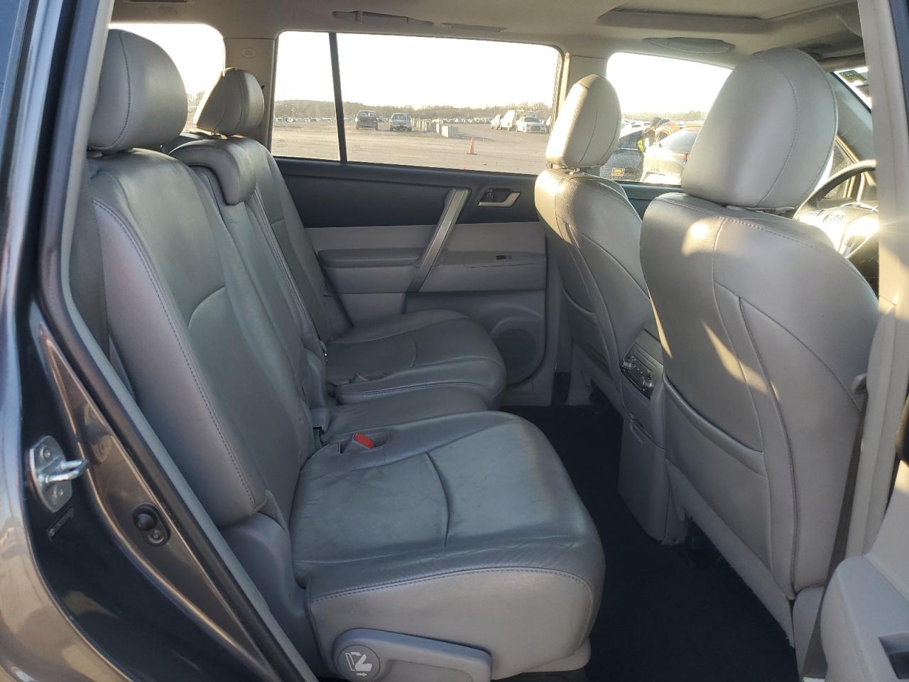 2011 Toyota Highlander - Image 11