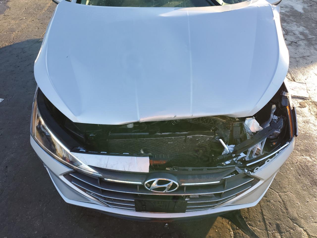 2019 Hyundai Elantra - Image 11
