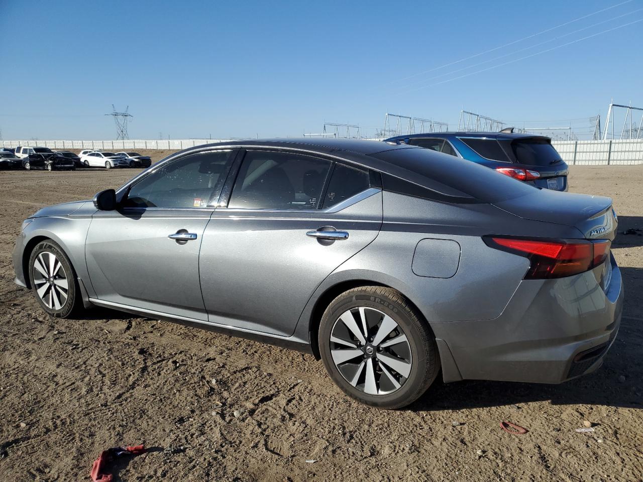 2019 Nissan Altima - Image 2
