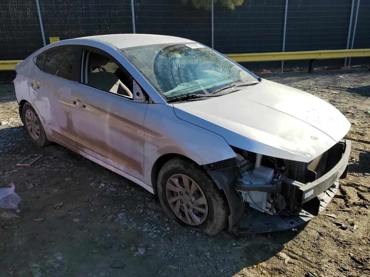 2019 Hyundai Elantra - Image 4