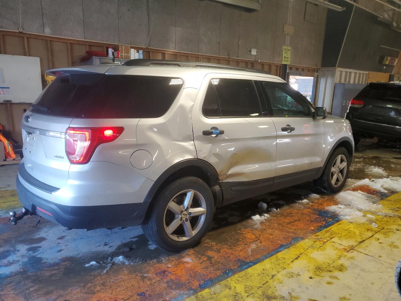 2019 Ford Explorer - Image 3