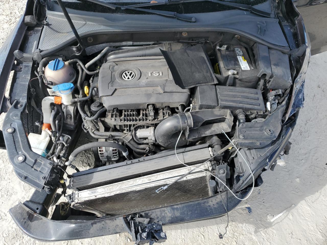 2015 Volkswagen Passat - Image 11