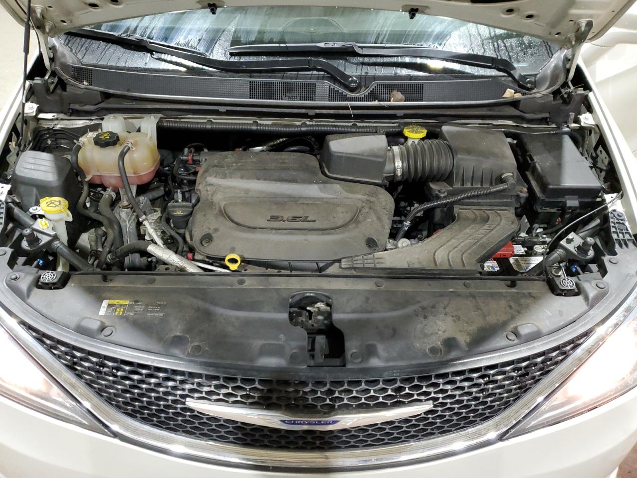 2019 Chrysler Pacifica - Image 12