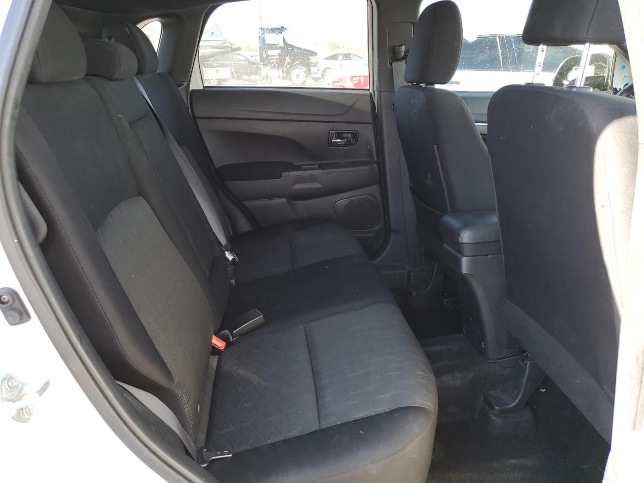 2021 Mitsubishi Outlander - Image 11