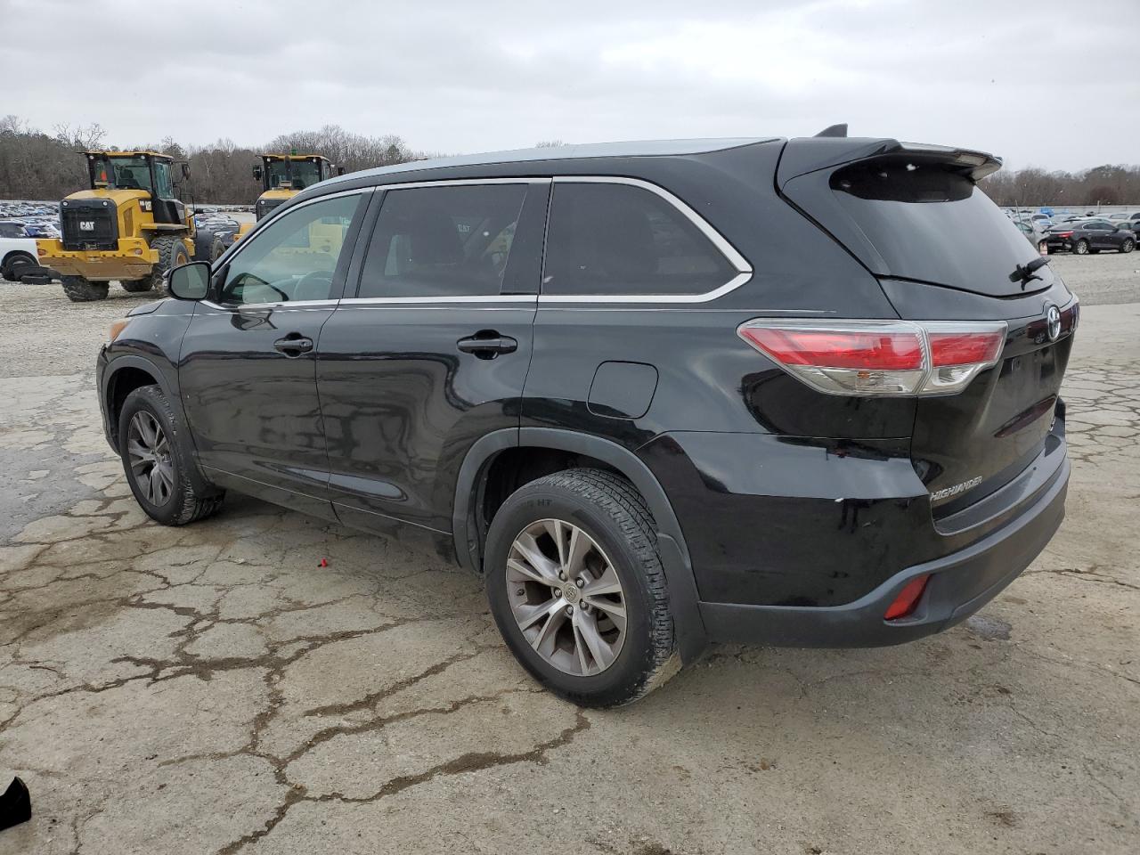2015 Toyota Highlander - Image 2
