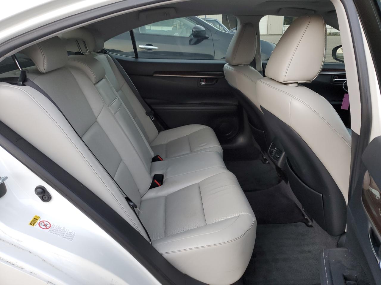 2013 Lexus ES - Image 10