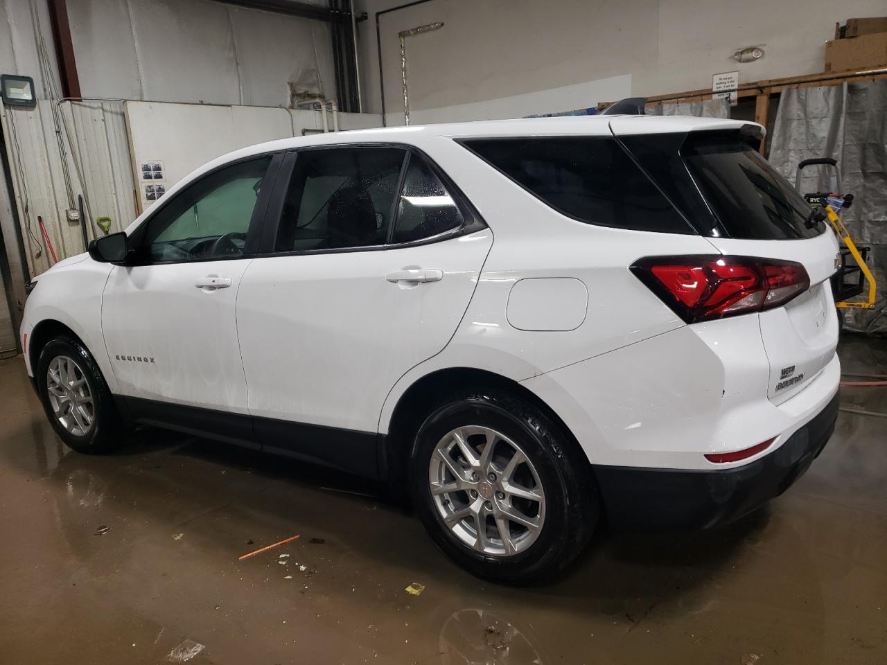 2022 Chevrolet Equinox - Image 2