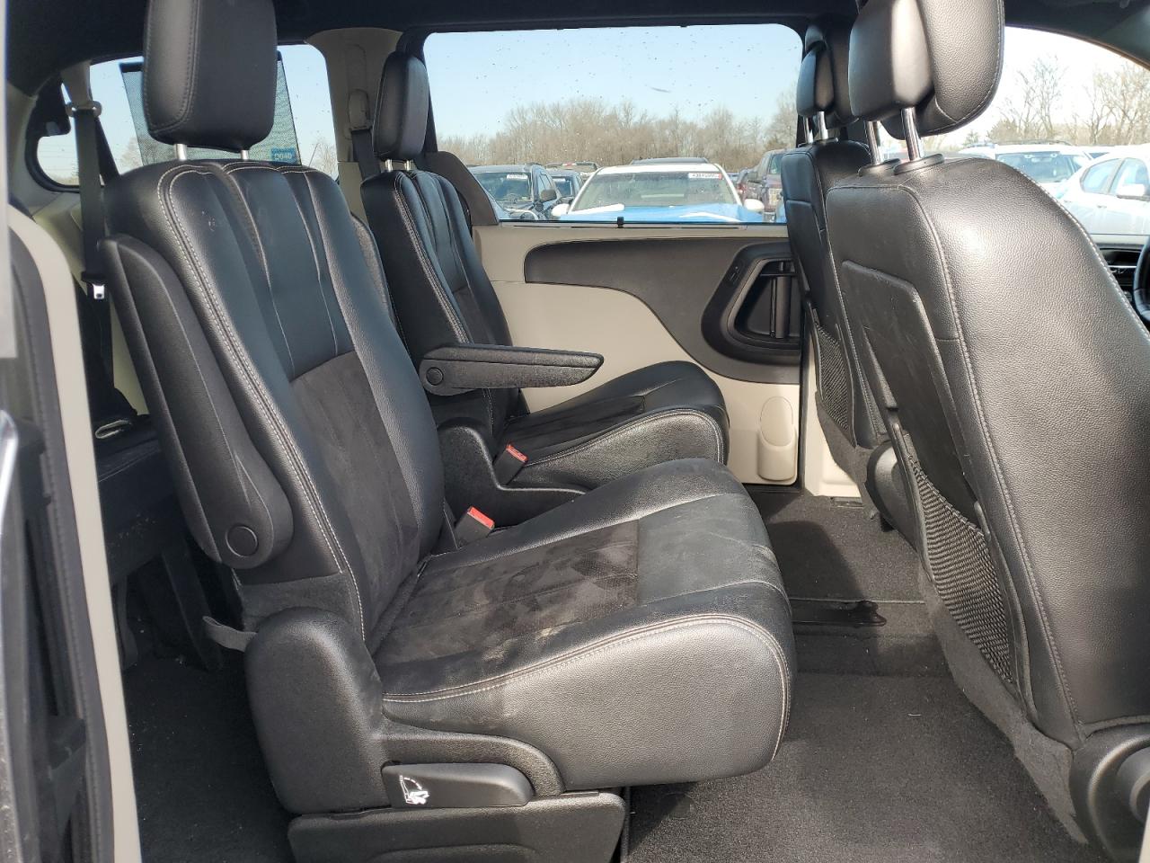 2014 Dodge Caravan - Image 11