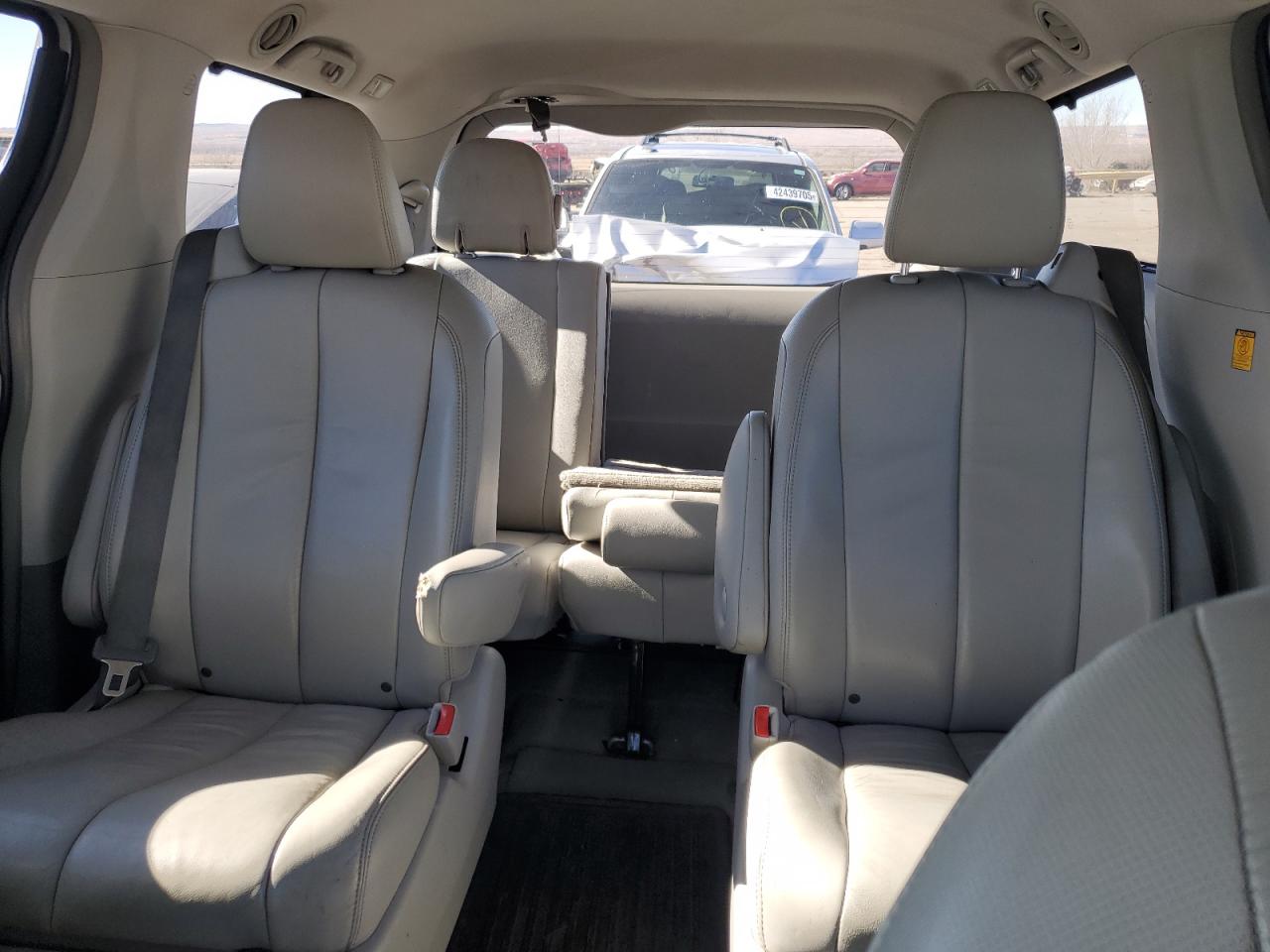 2013 Toyota Sienna - Image 10