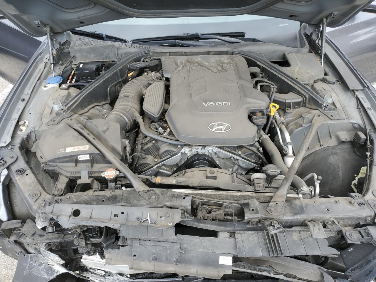 2016 Hyundai Genesis - Image 11