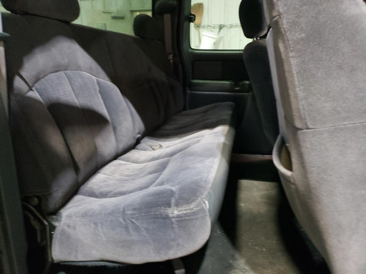 2002 Chevrolet Silverado - Image 10