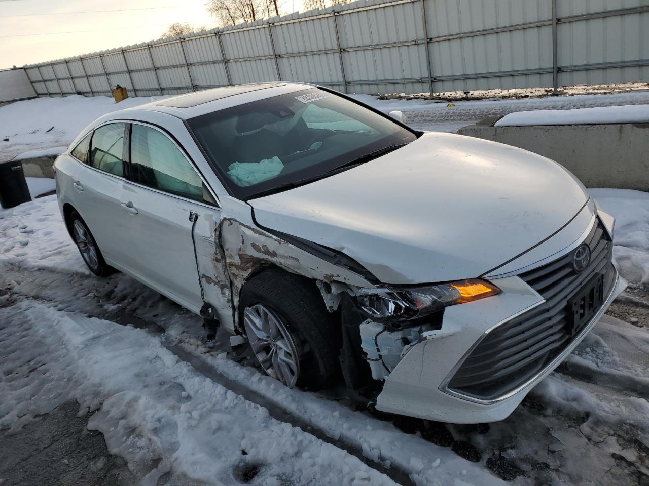 2021 Toyota Avalon - Image 4