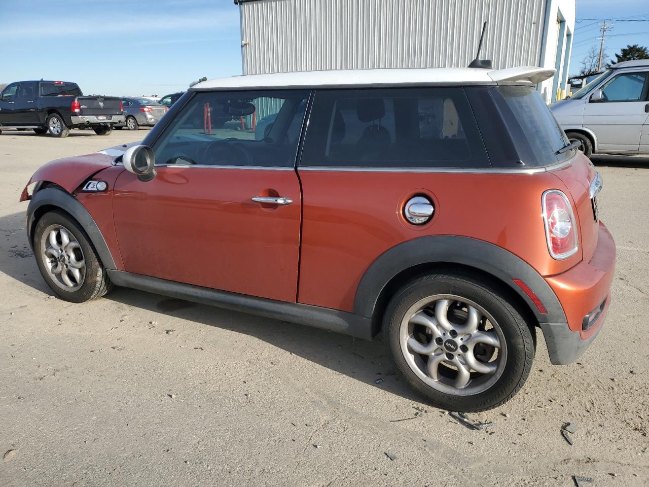 2011 MINI Cooper - Image 2