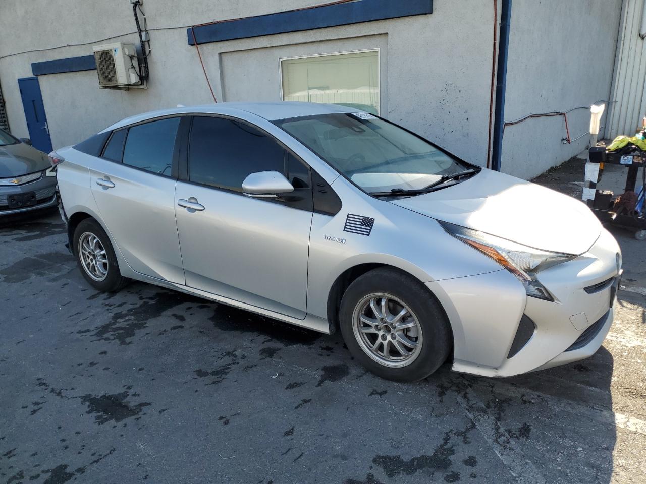 2017 Toyota Prius - Image 4
