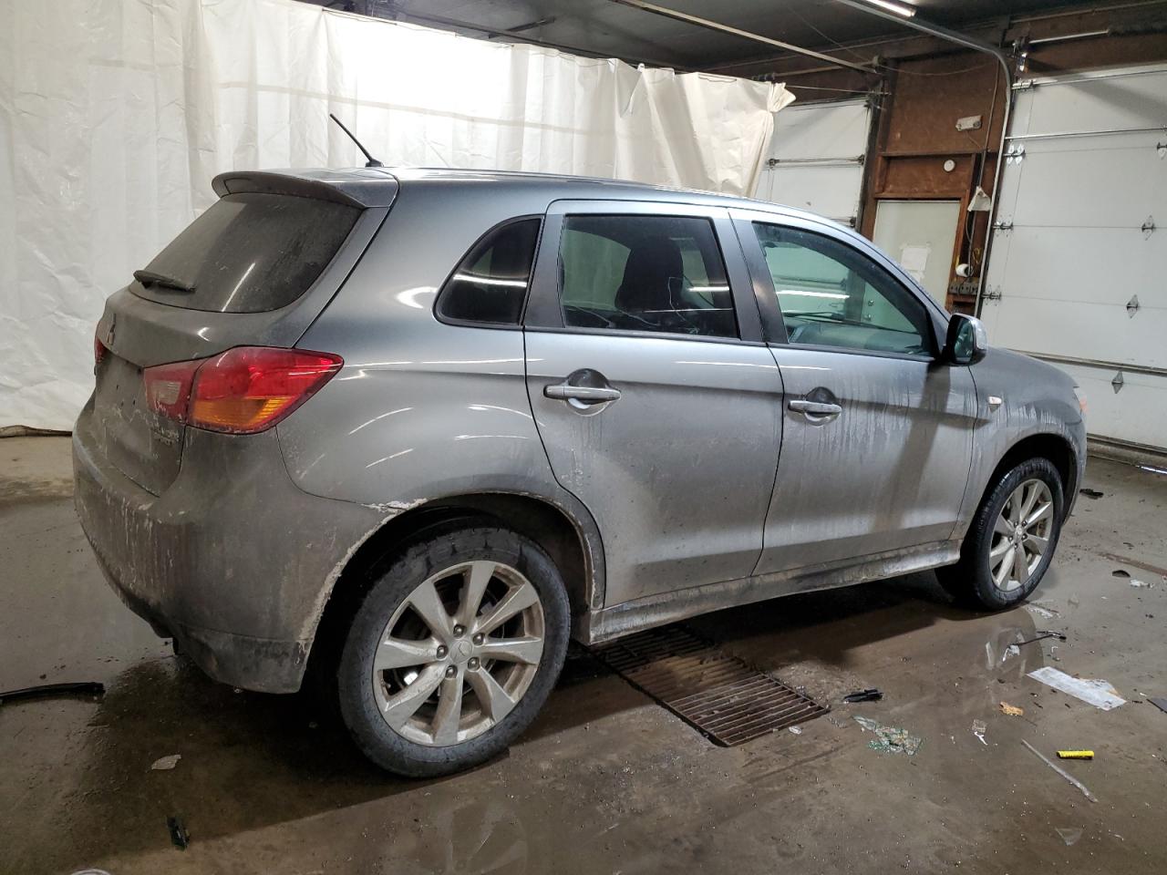 2015 Mitsubishi Outlander - Image 3