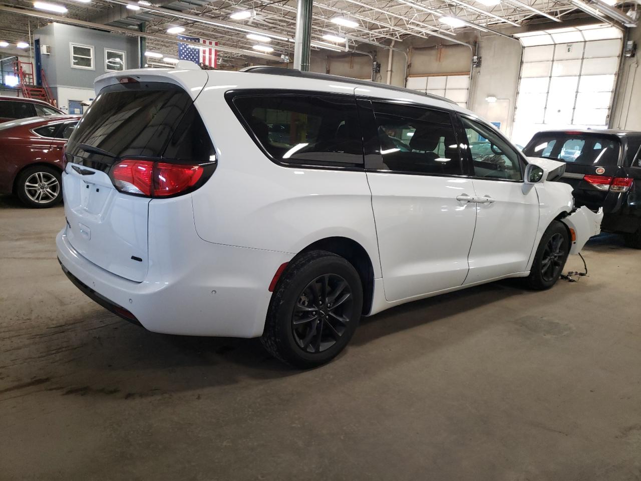 2020 Chrysler Pacifica - Image 3