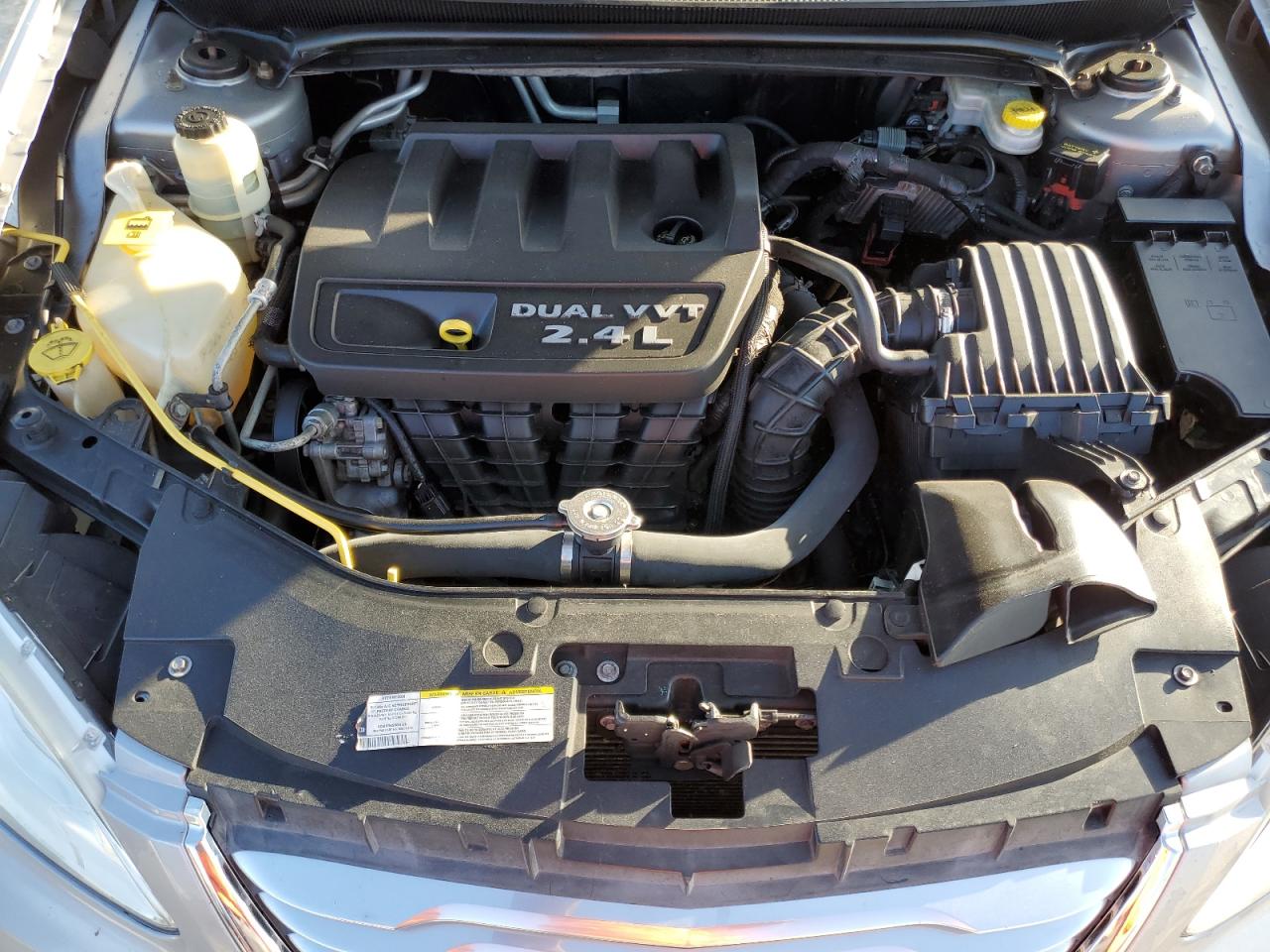 2013 Chrysler 200 - Image 11