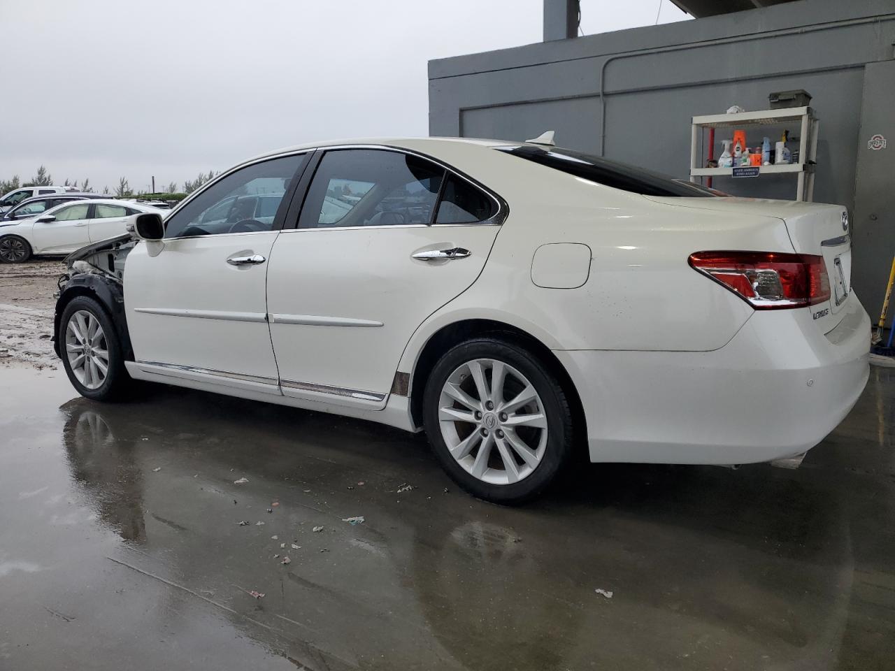 2010 Lexus ES - Image 2