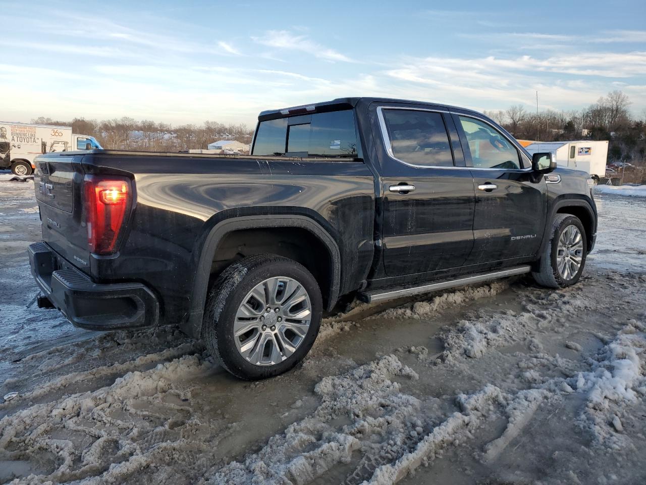 2022 GMC Sierra - Image 3