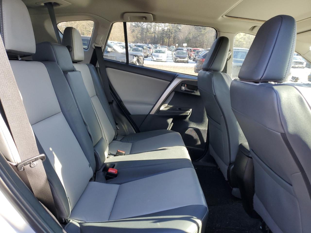 2015 Toyota RAV 4 - Image 11