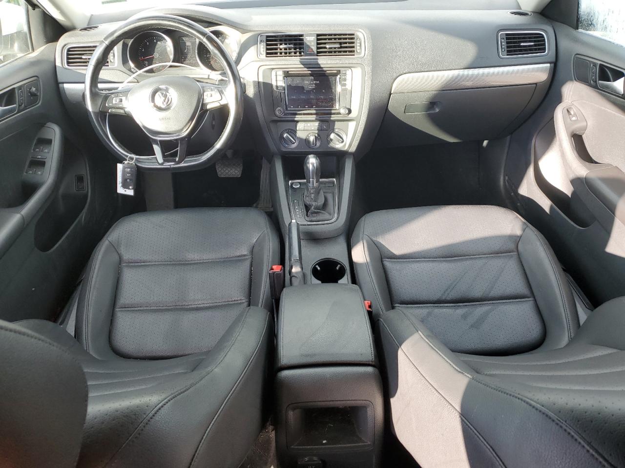 2017 Volkswagen Jetta - Image 8